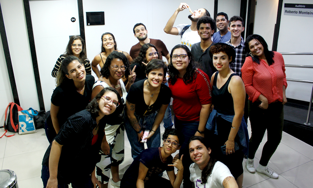 Participantes do Geek Night Recife durante confraternização ao final do evento