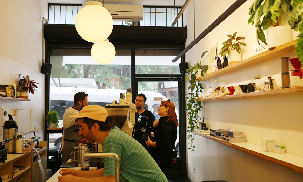 Takkø e a sua mistura de bons cafés e pequenas refeições num espaço aconchegante