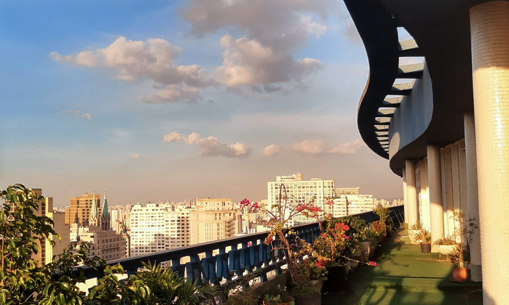 Jardim no topo do Edifício Planalto, também assinado por Artacho Jurado