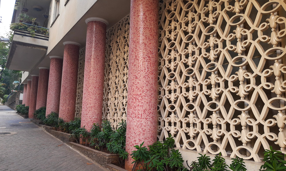 Detalhe da arquitetura do edifício Cinderela, assinado por Artacho Jurado